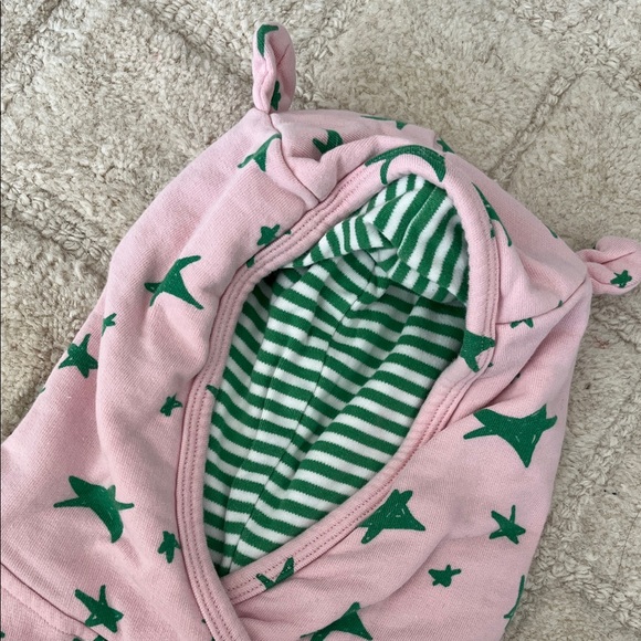Charming Pink Hoodie with Green Star Pattern - Picture 4 of 9